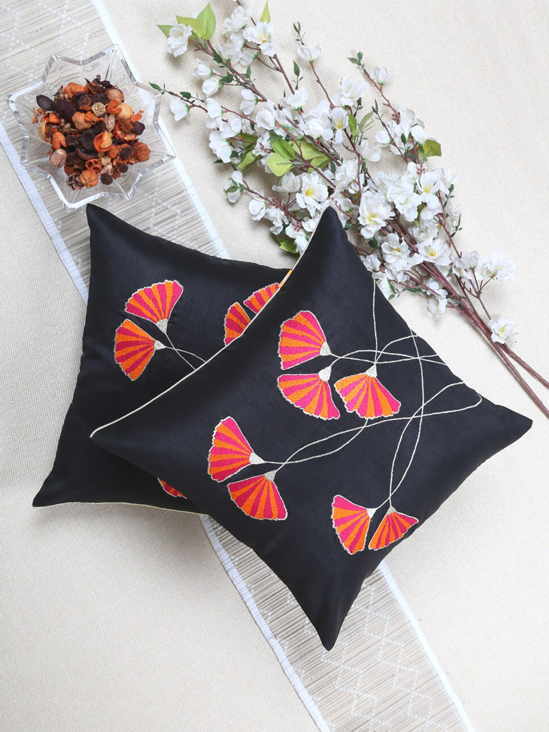 ANS Black Leaf Polyester Durable 2 Pcs Square Cushion Covers - 16 x 16 In
