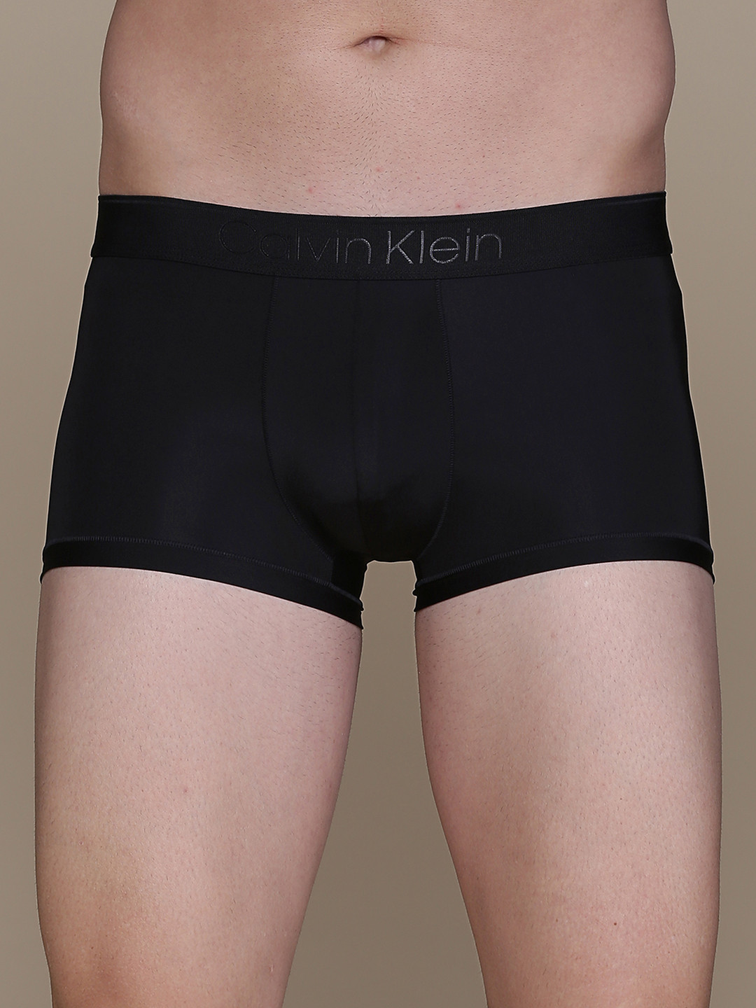 Calvin Klein Underwear Men Solid Low Rise Trunk NB2904UB1