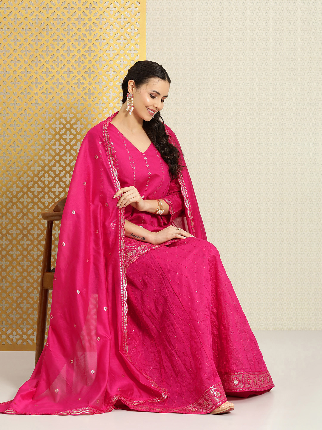 House of Pataudi Women Floral Embroidered Sequinned Jashn Kurti with Skirt &  Dupatta Set