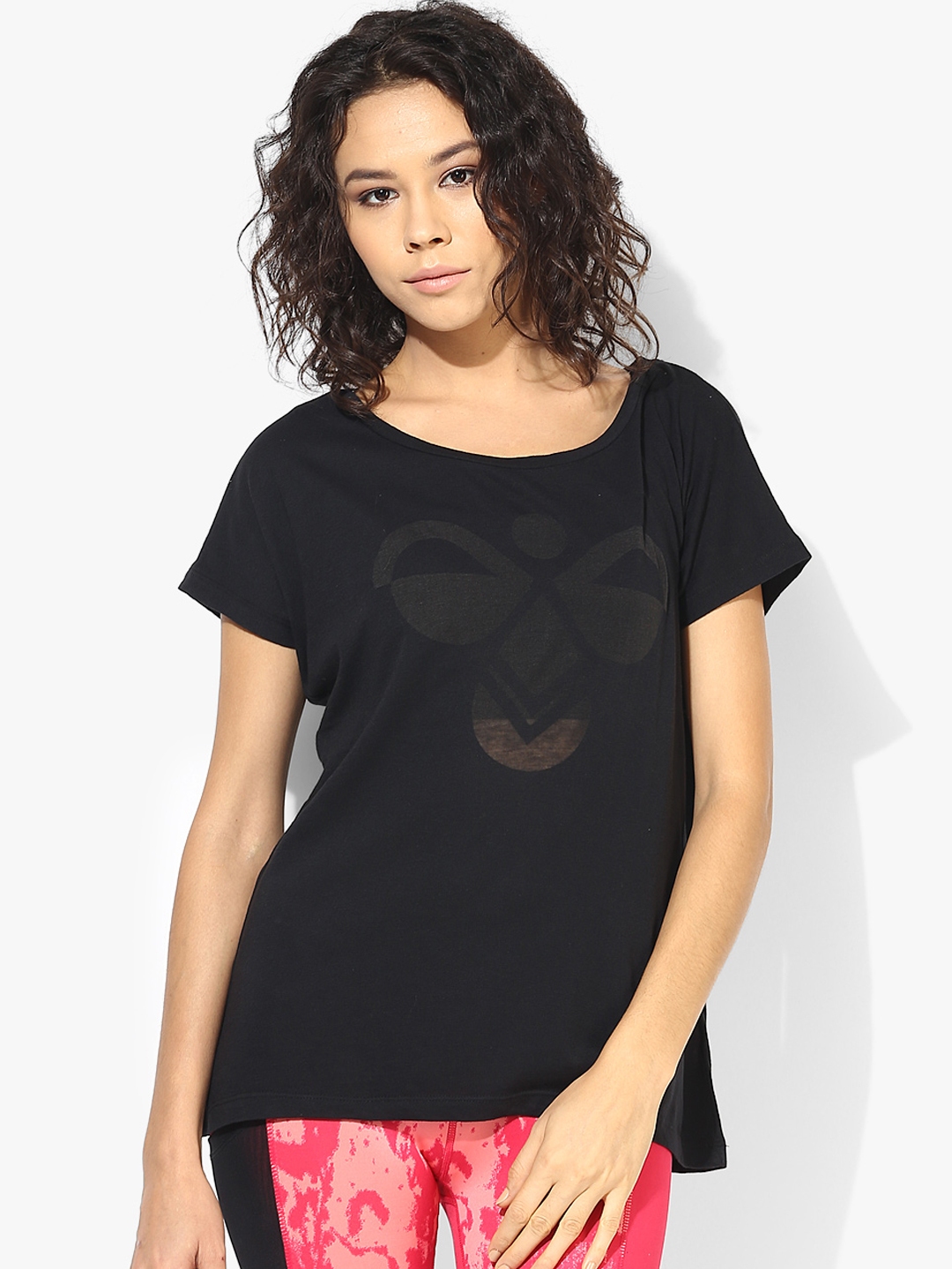 Hummel Women Black CLASSIC BEE Printed Round Neck T - Tshirts Women 2061489 | Myntra