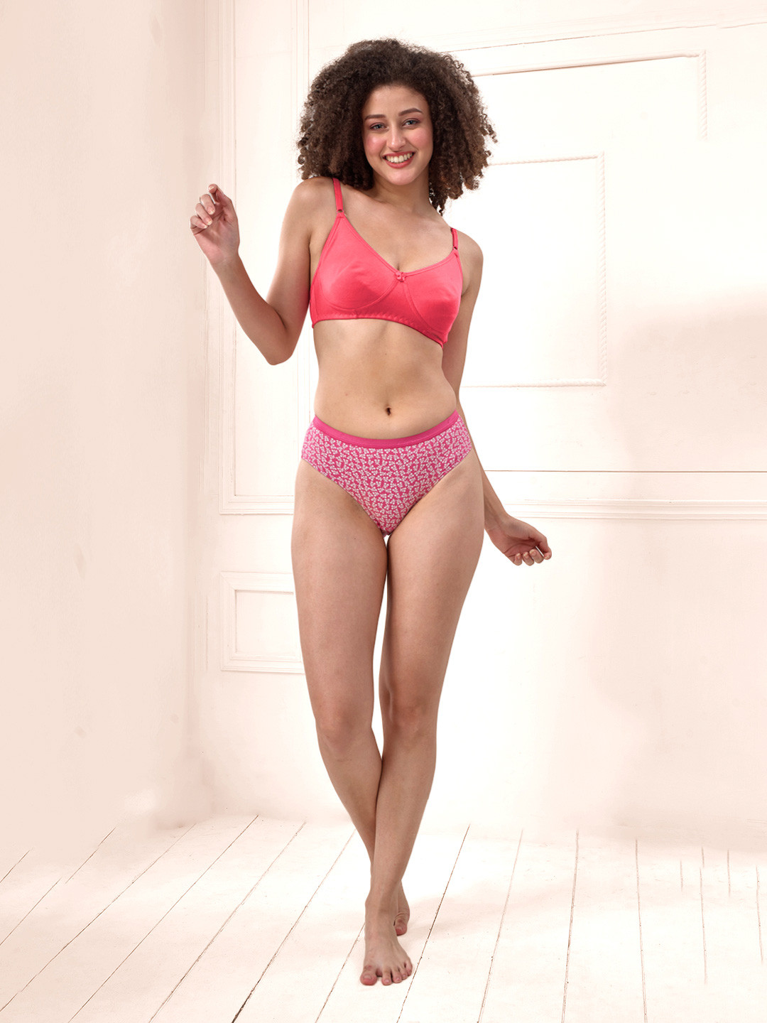 LYRA Premium Cotton Seamless Moulded Tshirt Bra with Adjustable Strap