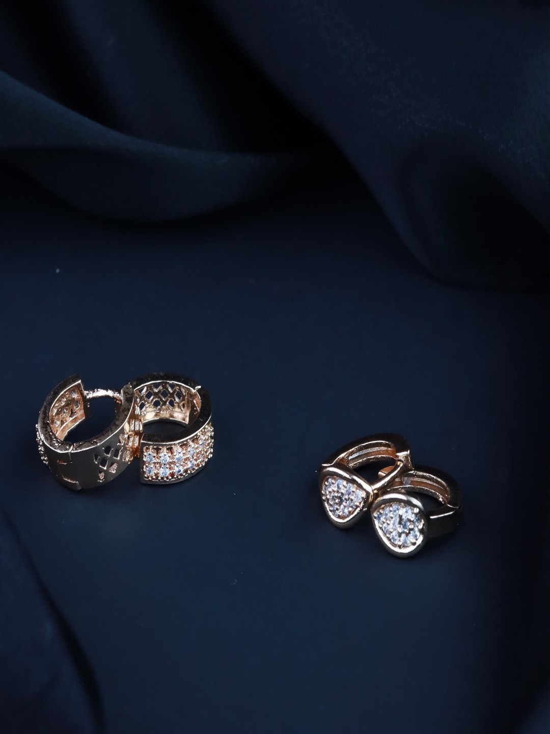 I Jewels Set Of 2 White & Rose Gold-Plated Circular Hoop Earrings