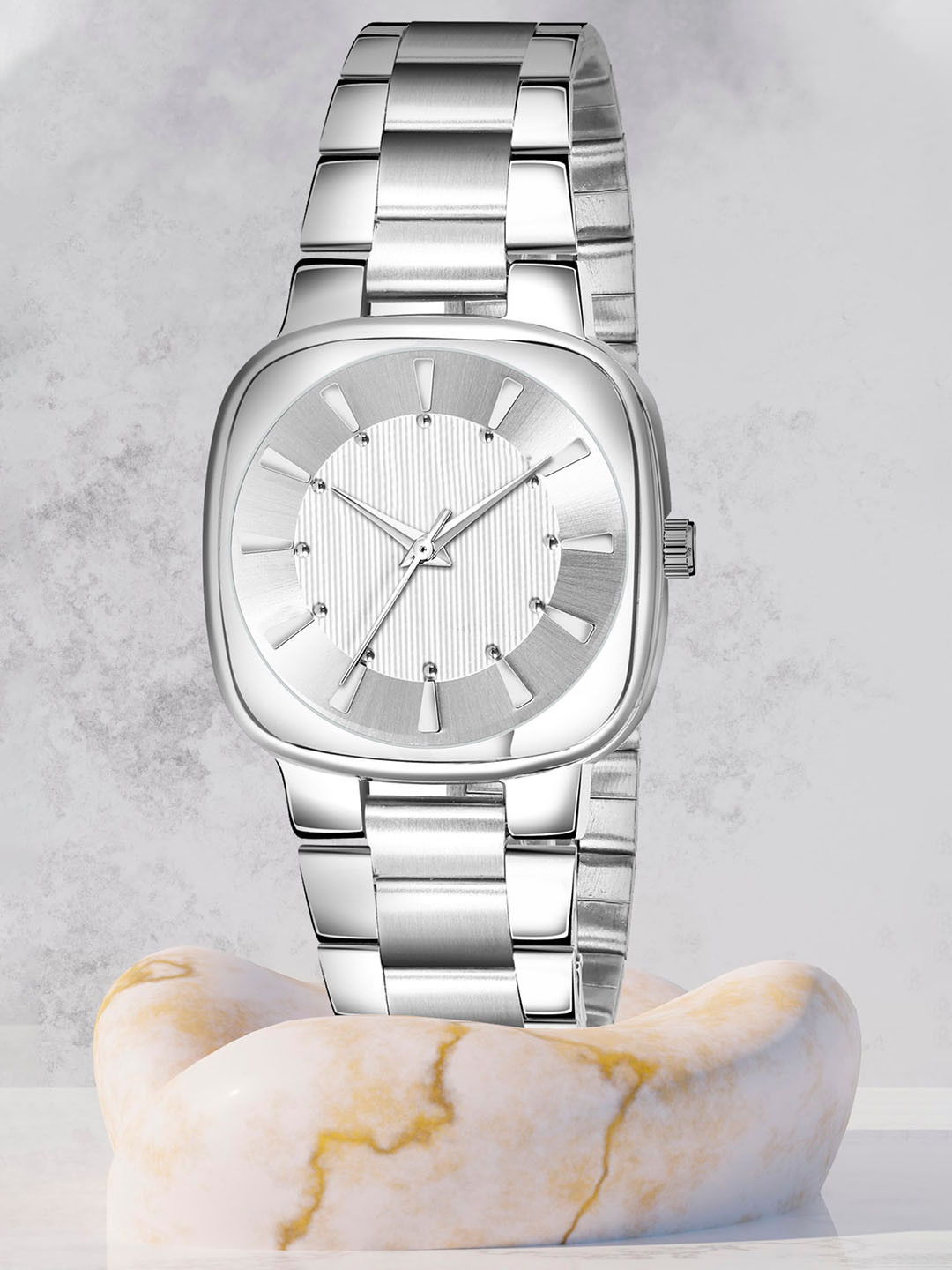 Shocknshop Women Silver-Toned Dial & Steel Toned Stainless Steel Bracelet Style Straps Analogue Watch