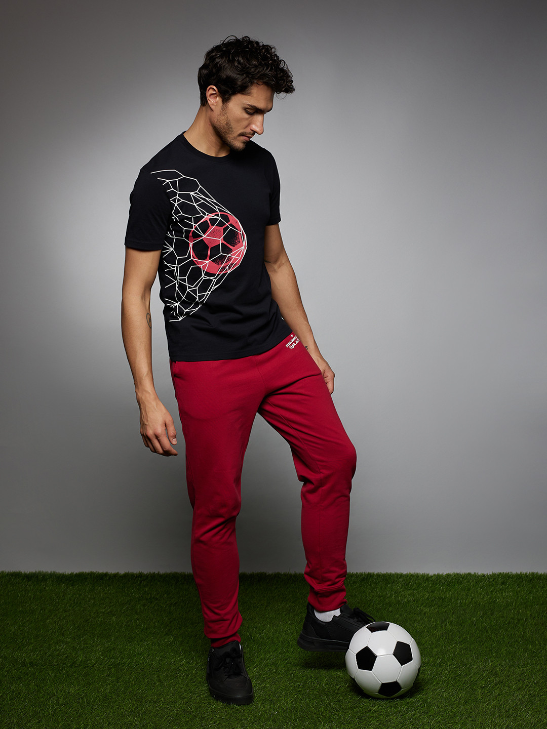 Celio Men Maroon FIFA WC'22 Cotton Regular Fit Sports Joggers