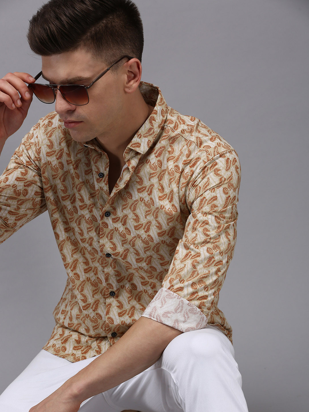 SHOWOFFFF Men Cream-Coloured Comfort Floral Printed Cotton Casual Shirt