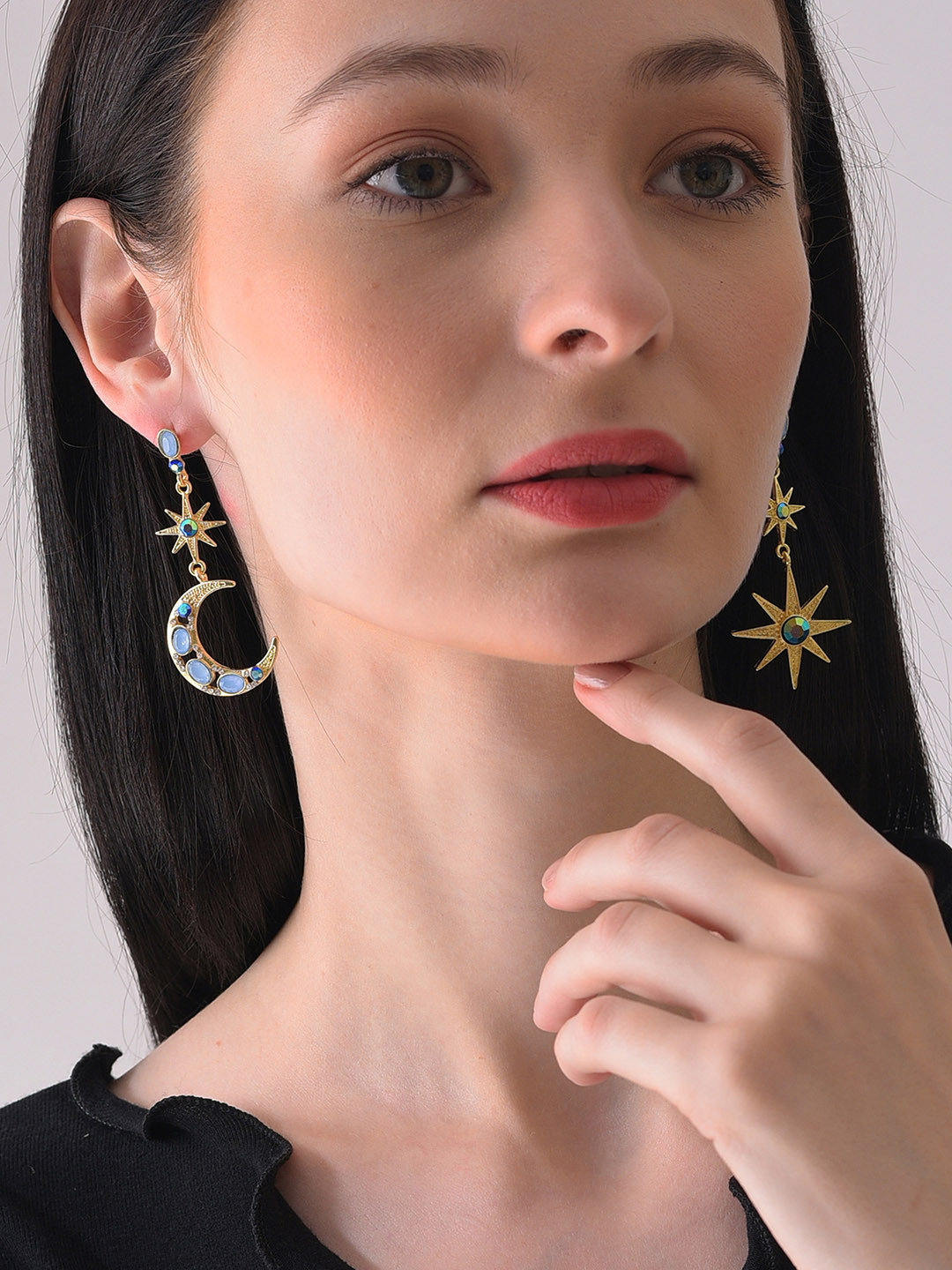 SOHI Blue & Gold-Plated Star Shaped Drop Earrings