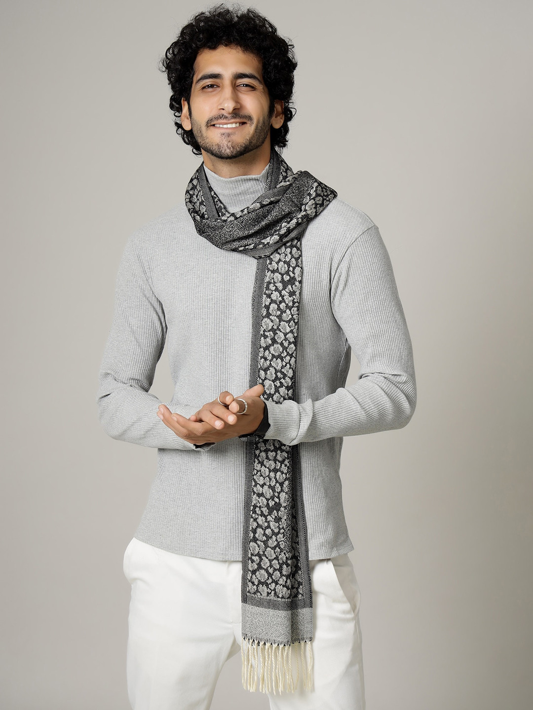 HANDICRAFT PALACE Men Black & Grey Leopard Printed Wool Muffler