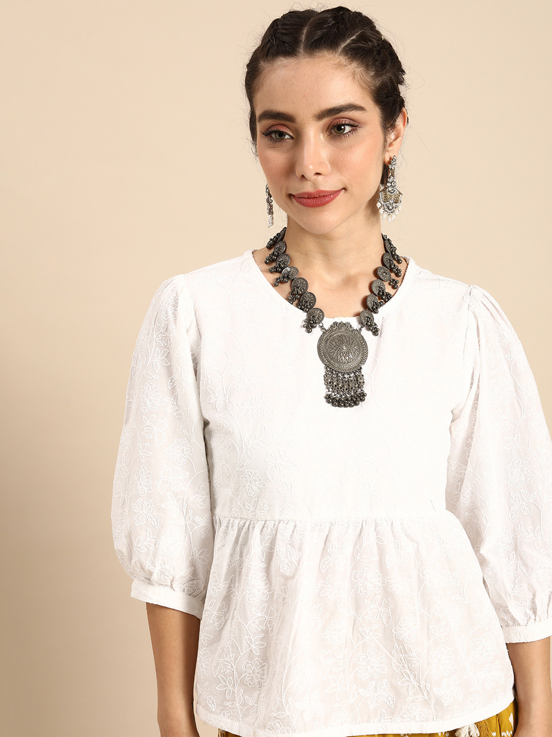 Sangria Women Off White Floral Embroidered Puff Sleeves Peplum Top