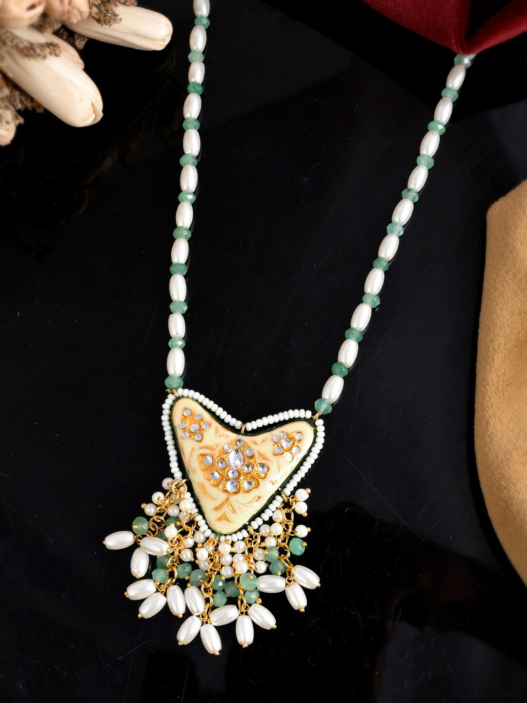 DASTOOR Women White & Green Gold-Plated Onyx Beaded Necklace