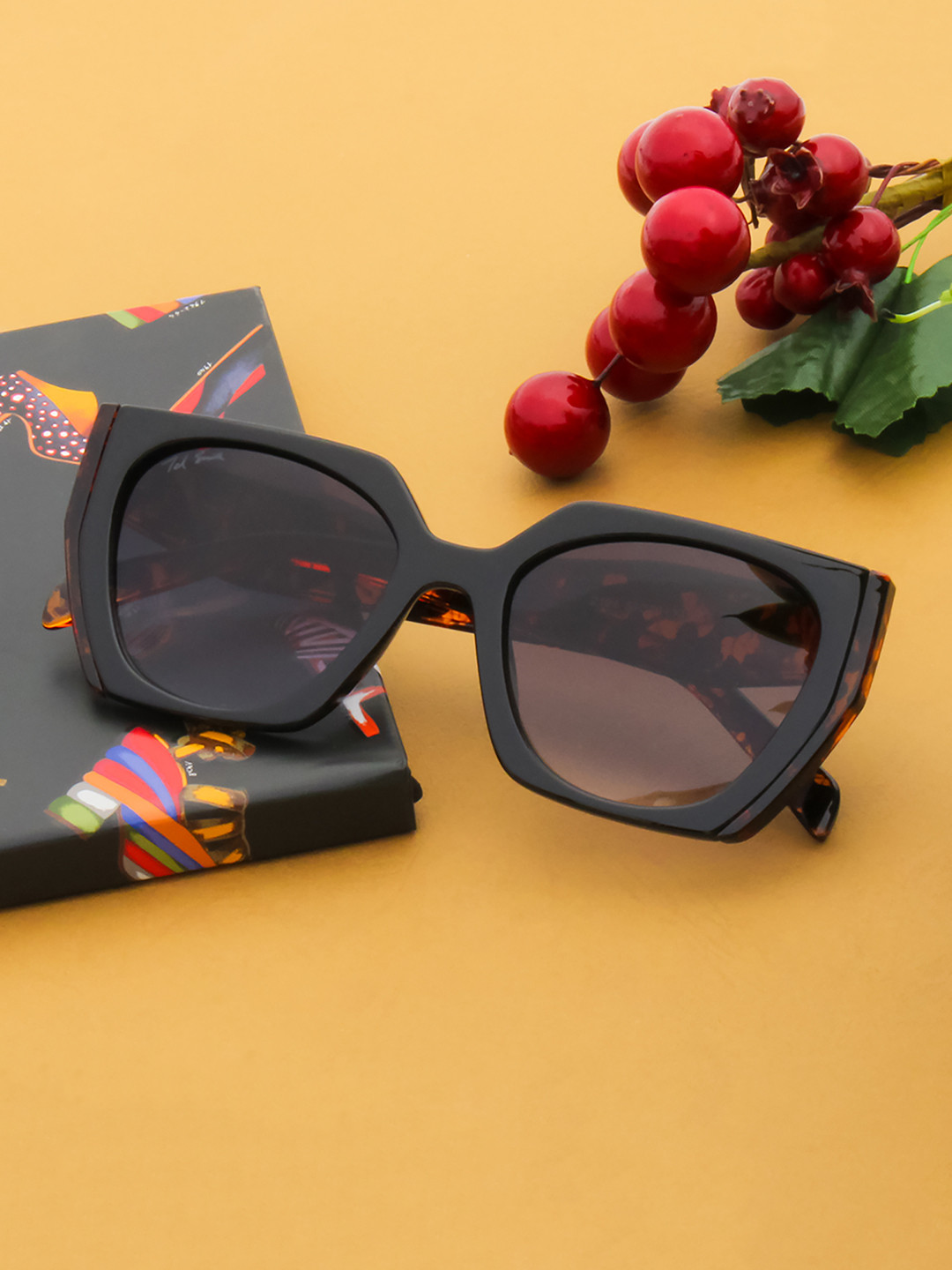 Ted Smith Unisex Black Demi Grey Square Sunglasses With UV Protected Lens