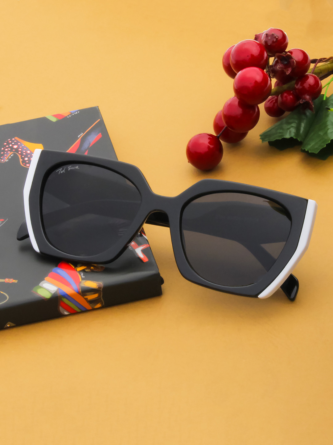 Ted Smith Unisex Black-White Square Sunglasses With UV Protected Lens