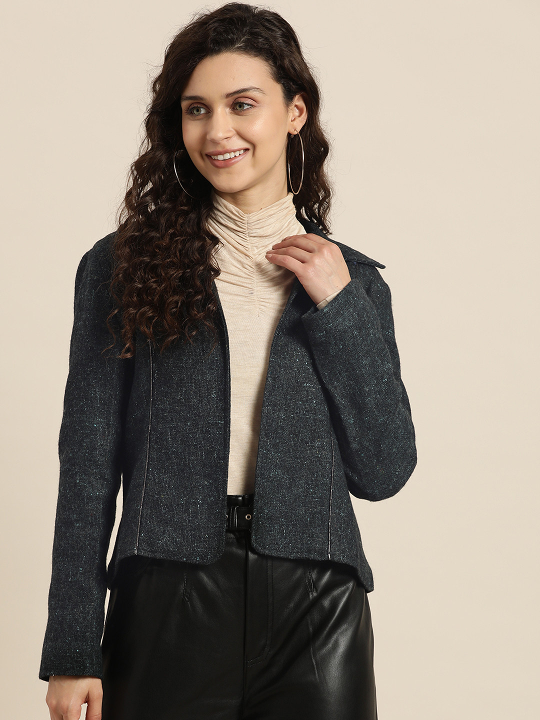 Qurvii Women Black Outdoor Open Front Jacket