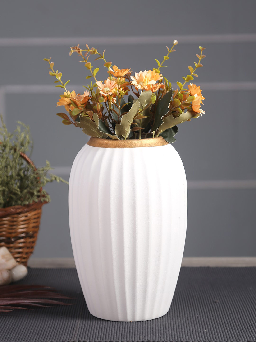 TAYHAA White Ribbed Ceramic Vase