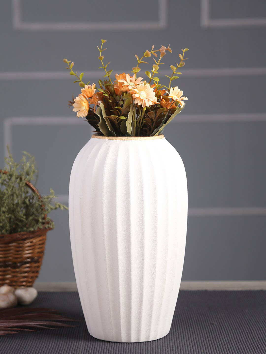 TAYHAA White Ribbed Flower Vases