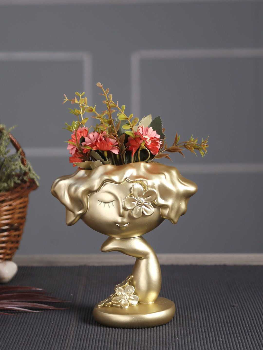 TAYHAA Gold-Toned  Solid Women Figurine Vase