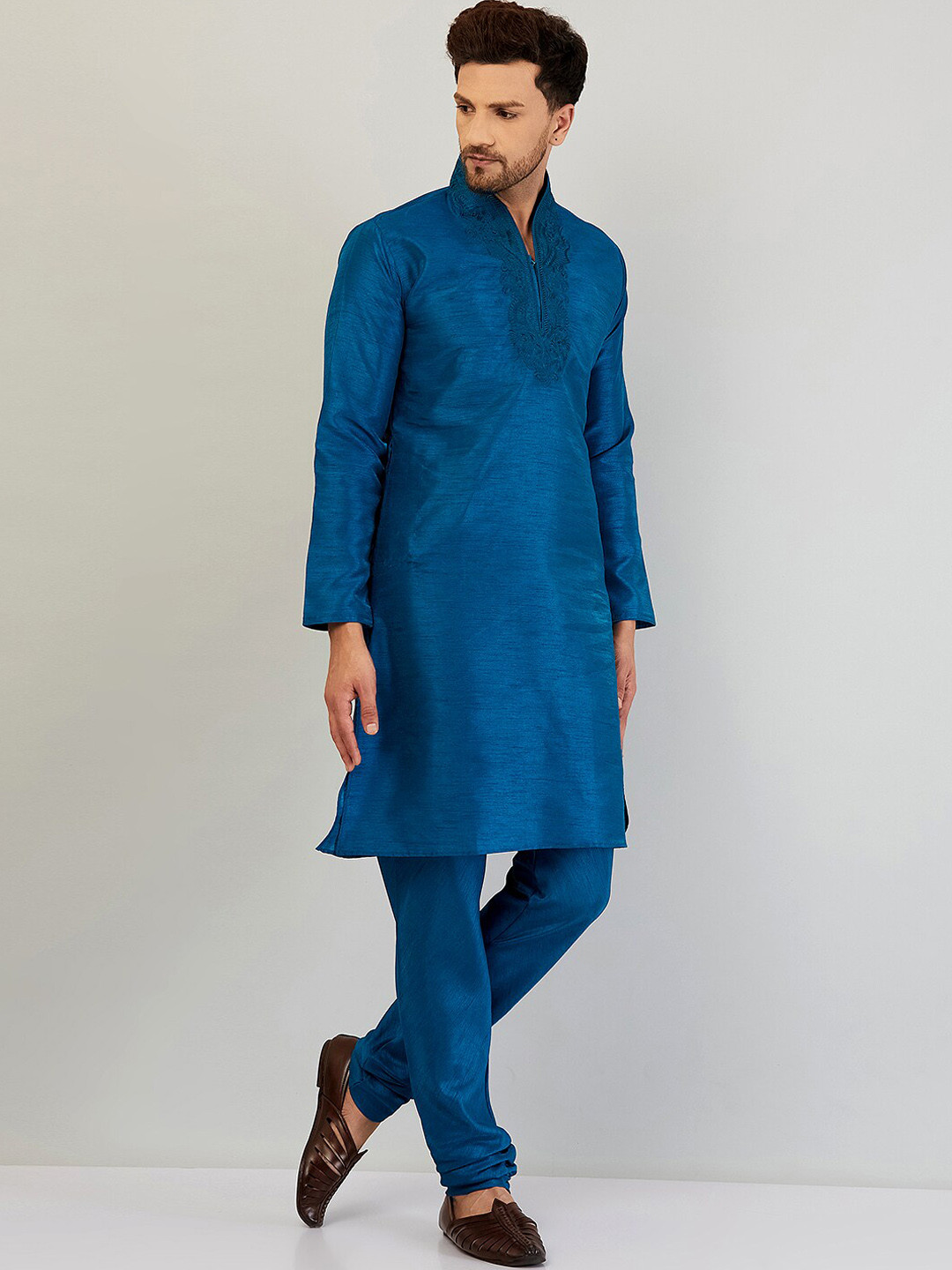 Armaan Ethnic Men Navy Blue Ethnic Embroidered Thread Work Kurta with Churidar