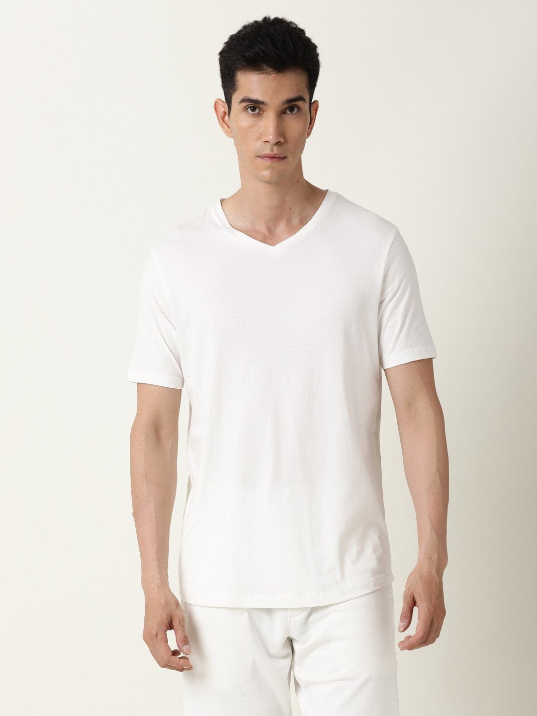 ARTICALE Men Off White Solid V-Neck Slim Fit Cotton T-shirt
