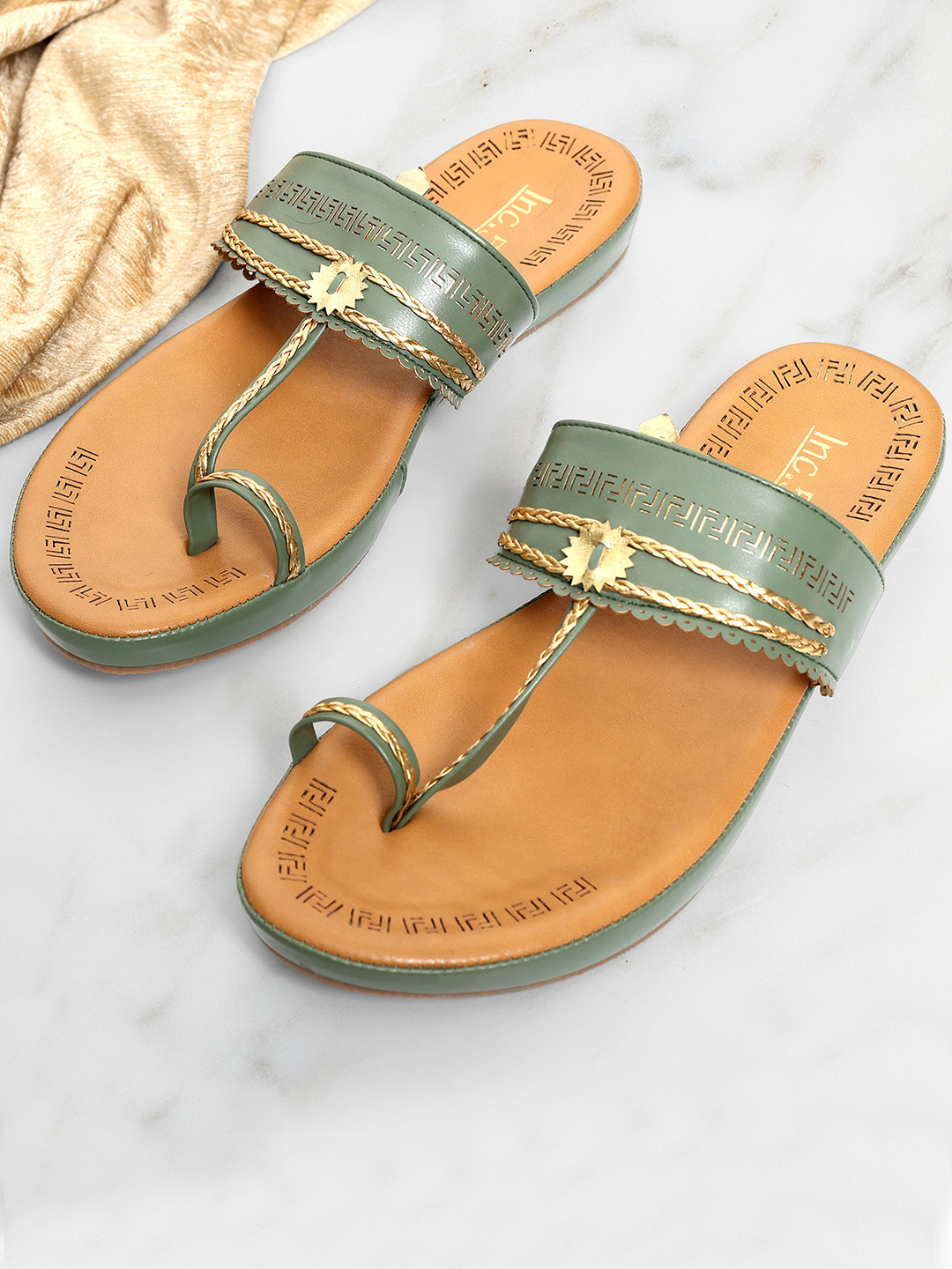 Inc 5 Women Green One Toe Flats with Laser Cuts