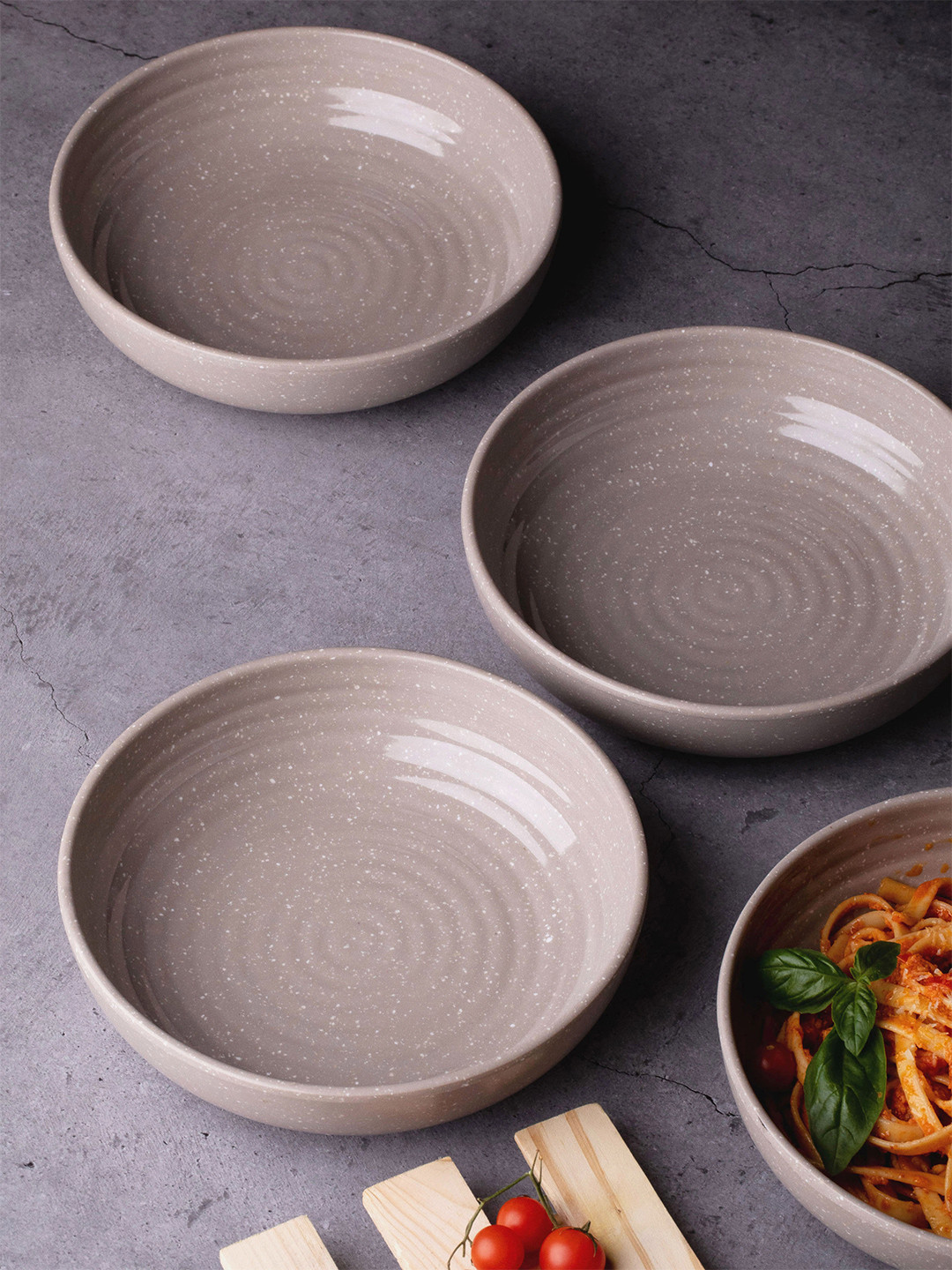 GOODHOMES Grey Set of 4 Textured Melamine Dishwasher Safe Glossy Deep Plates 750ml each