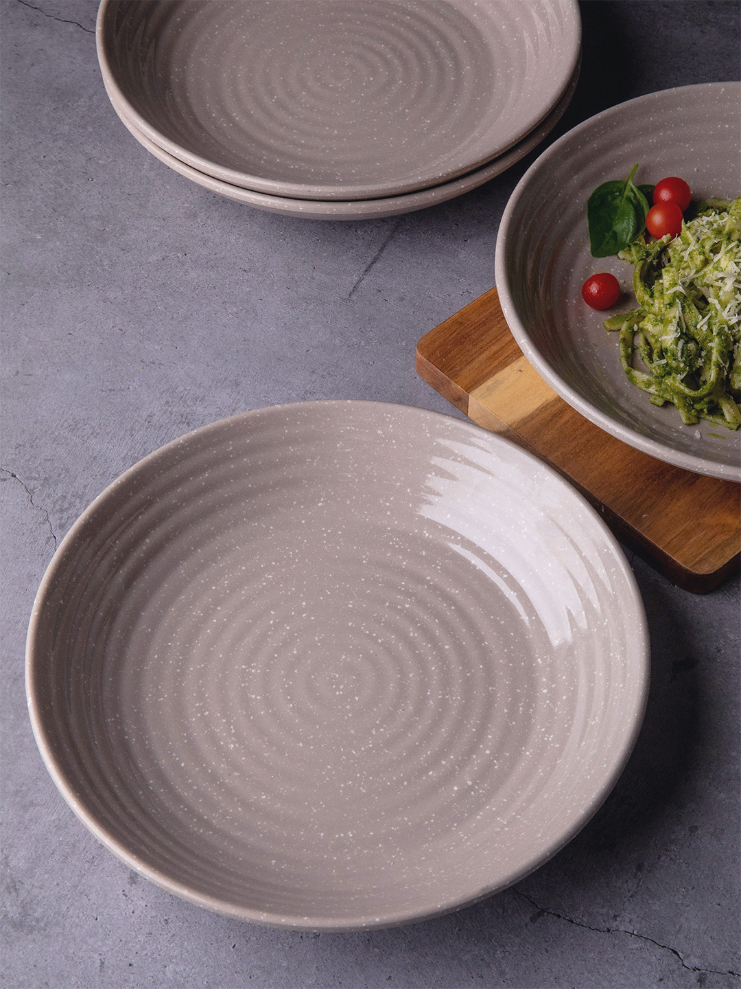 GOODHOMES Grey Set of 4 Textured Dishwasher Safe Melamine Glossy Plates
