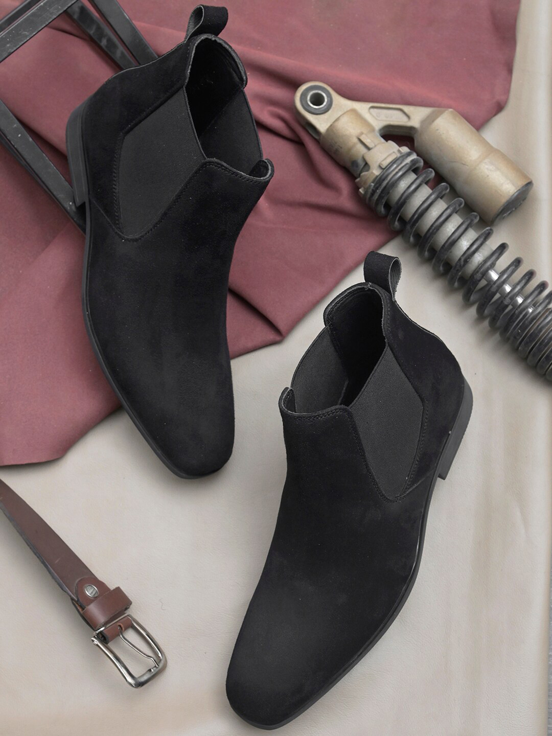 Fentacia Men Black Solid Chelsea Boots