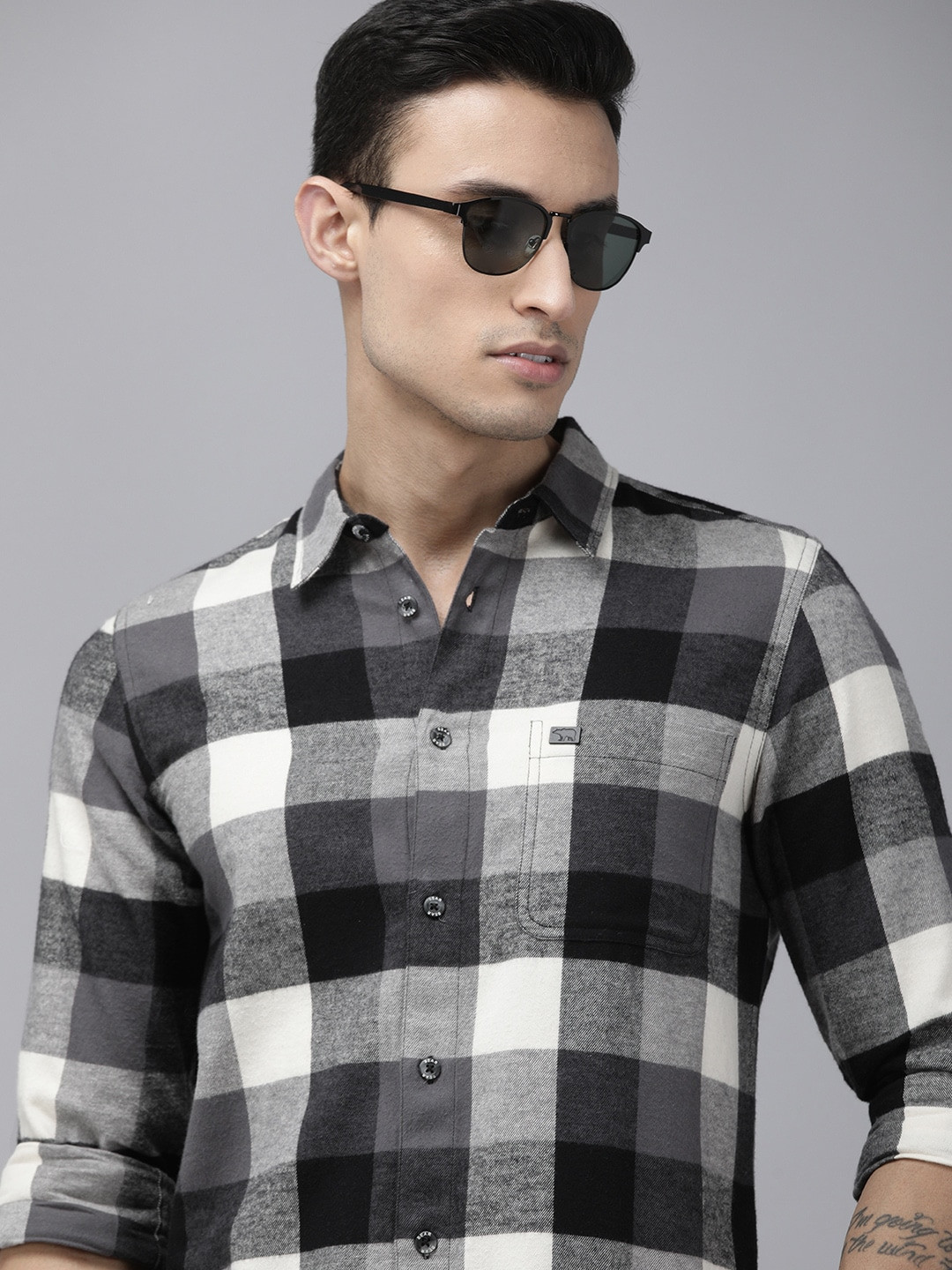 THE BEAR HOUSE Men Black & White Pure Cotton Slim Fit Windowpane Checked Casual Shirt