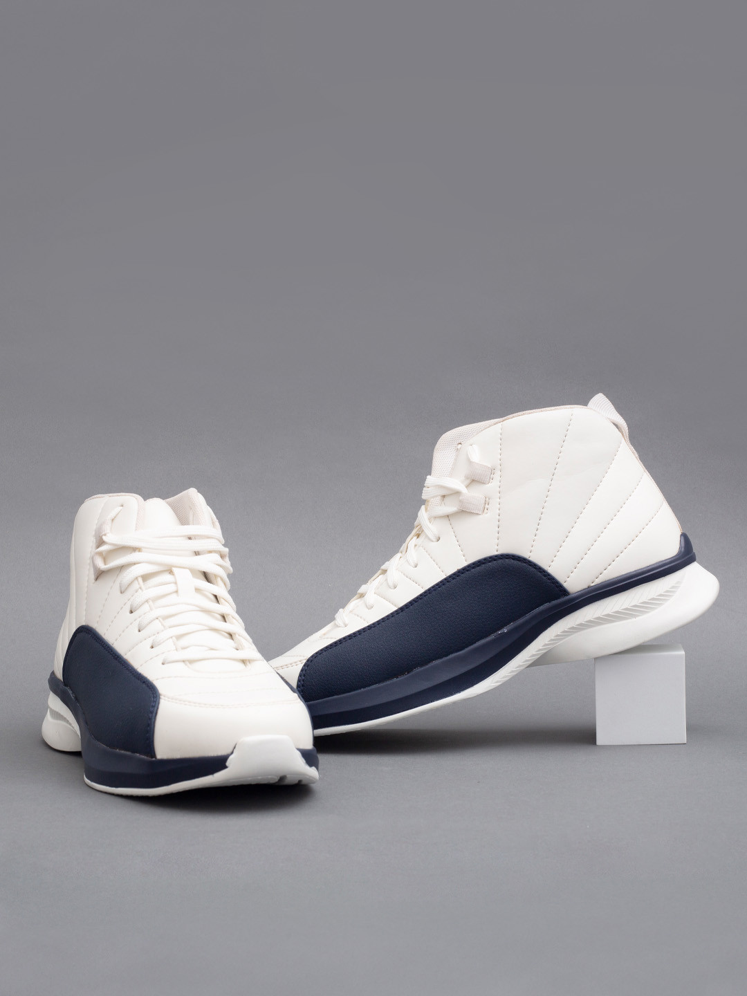 Big Fox Men Cream-Coloured Colourblocked Sneakers