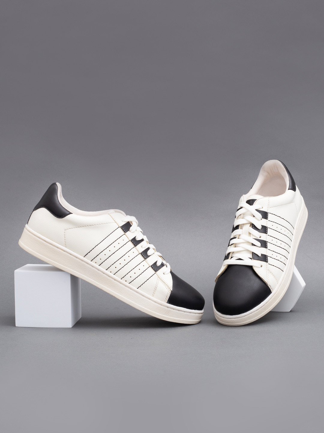Big Fox Men White Striped Sneakers