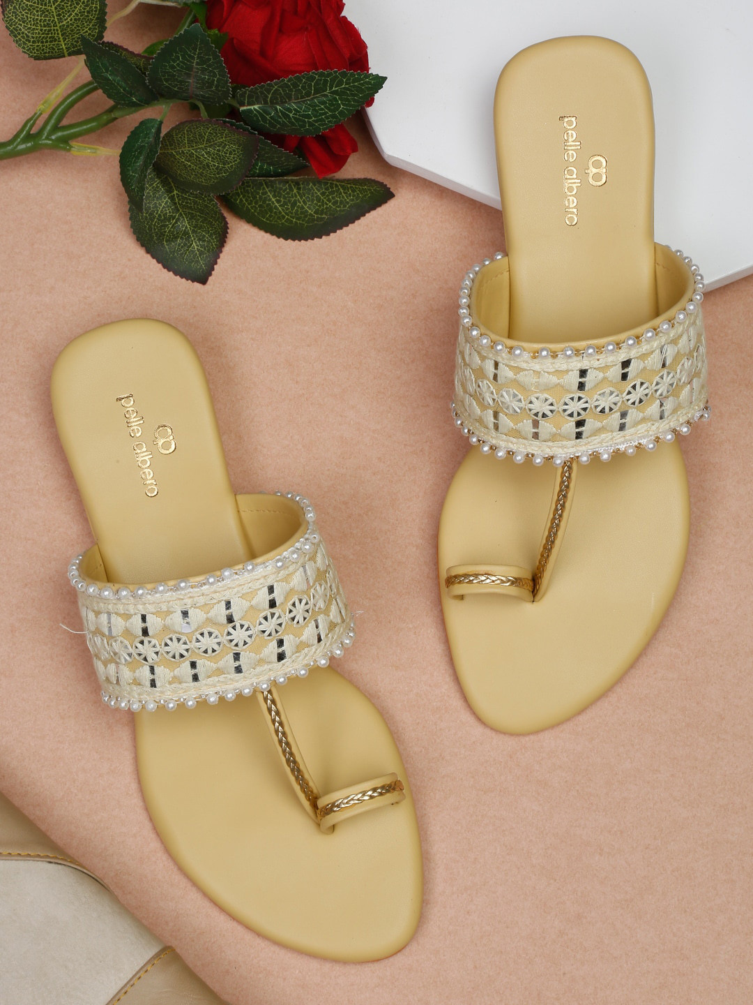 pelle albero Women Yellow Embellished Ethnic One Toe Flats