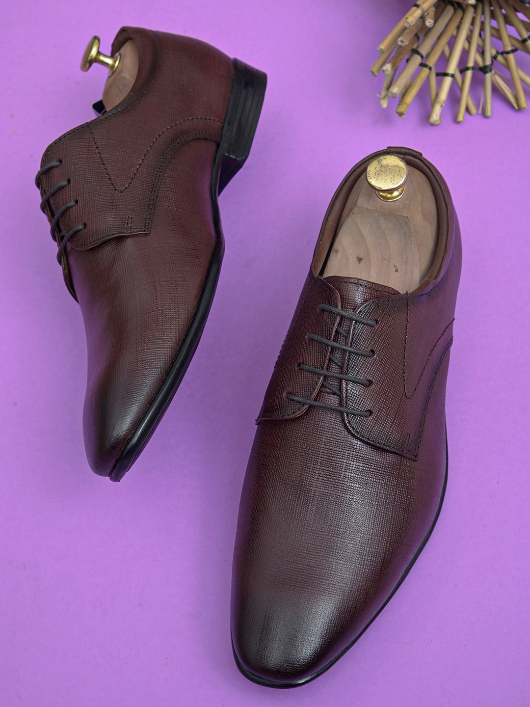 pelle albero Men Red Solid Leather Formal Derbys