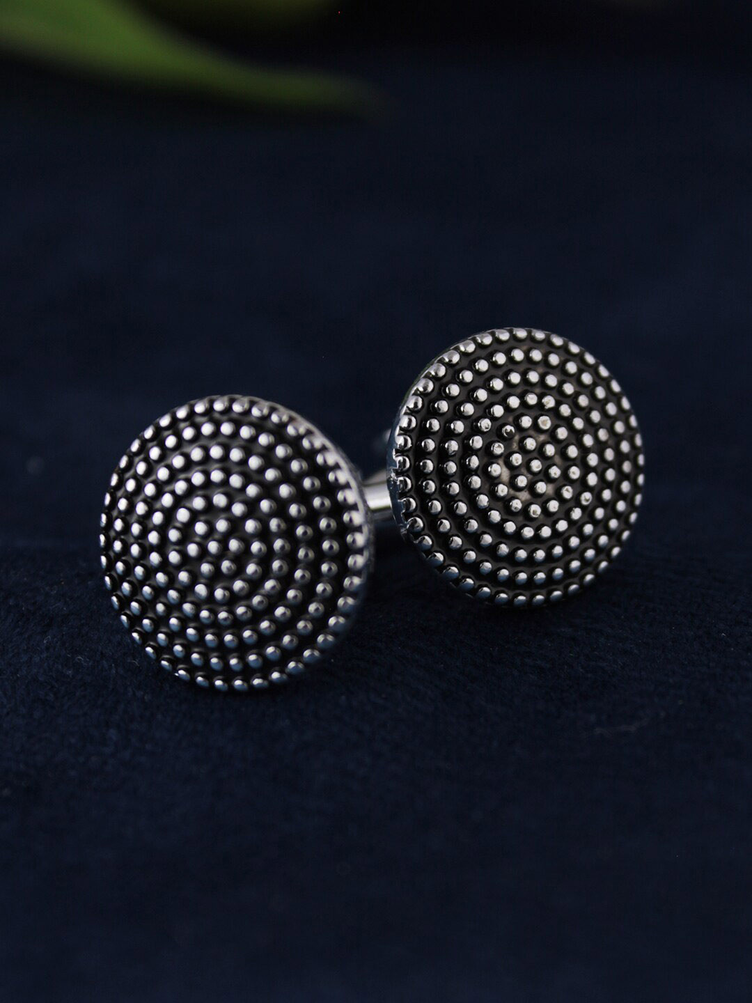 Kavove Men Black & Silver-Toned Round Shape Cufflink