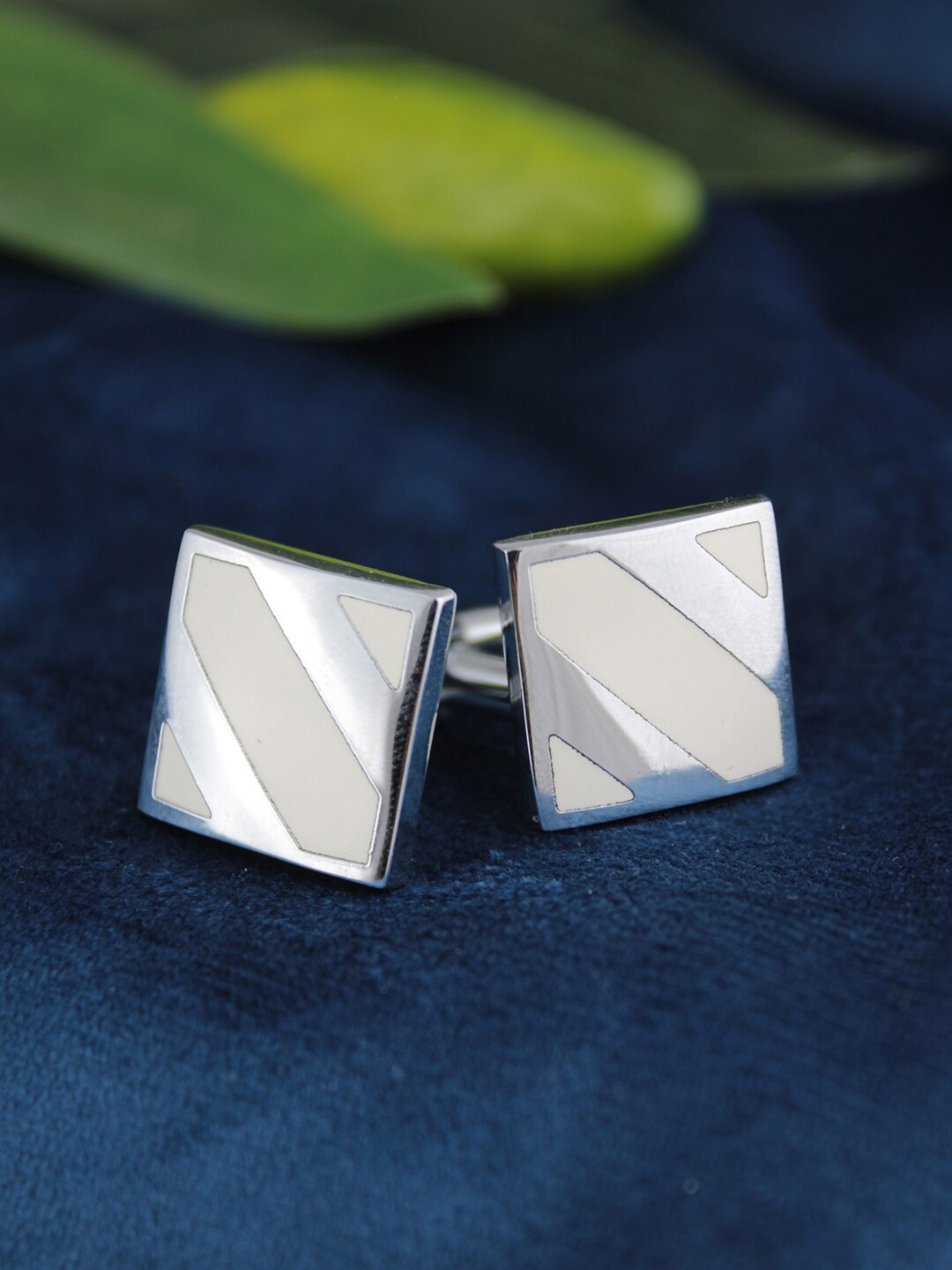 Kavove Men Silver-Toned & Cream-Coloured Square Shape Cufflink
