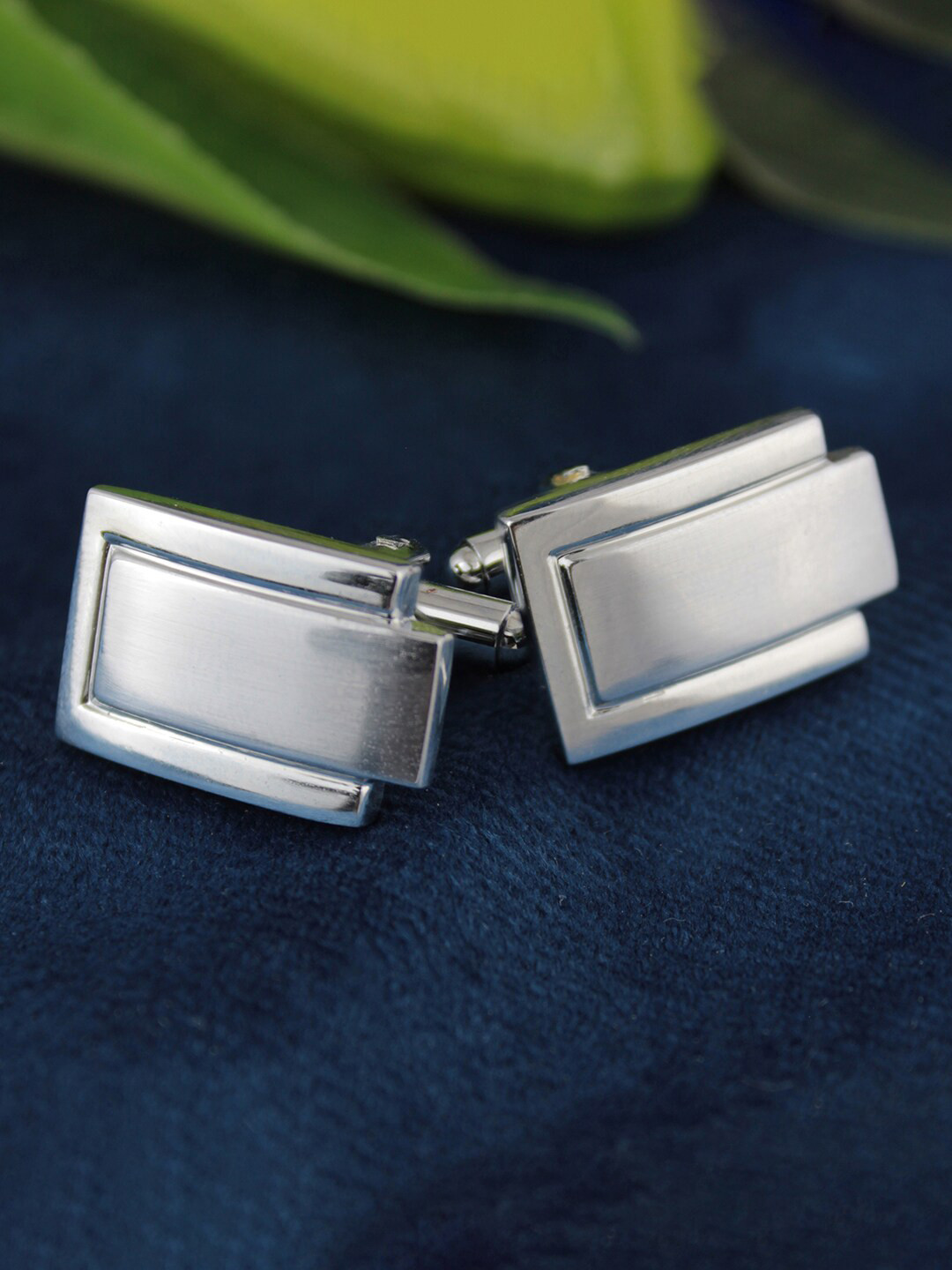 Kavove Men Silver-Plated Rectangle Shape Cufflink