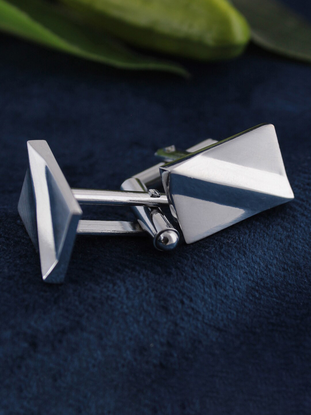 Kavove Men Silver-Plated Rectangle Shape Cufflink
