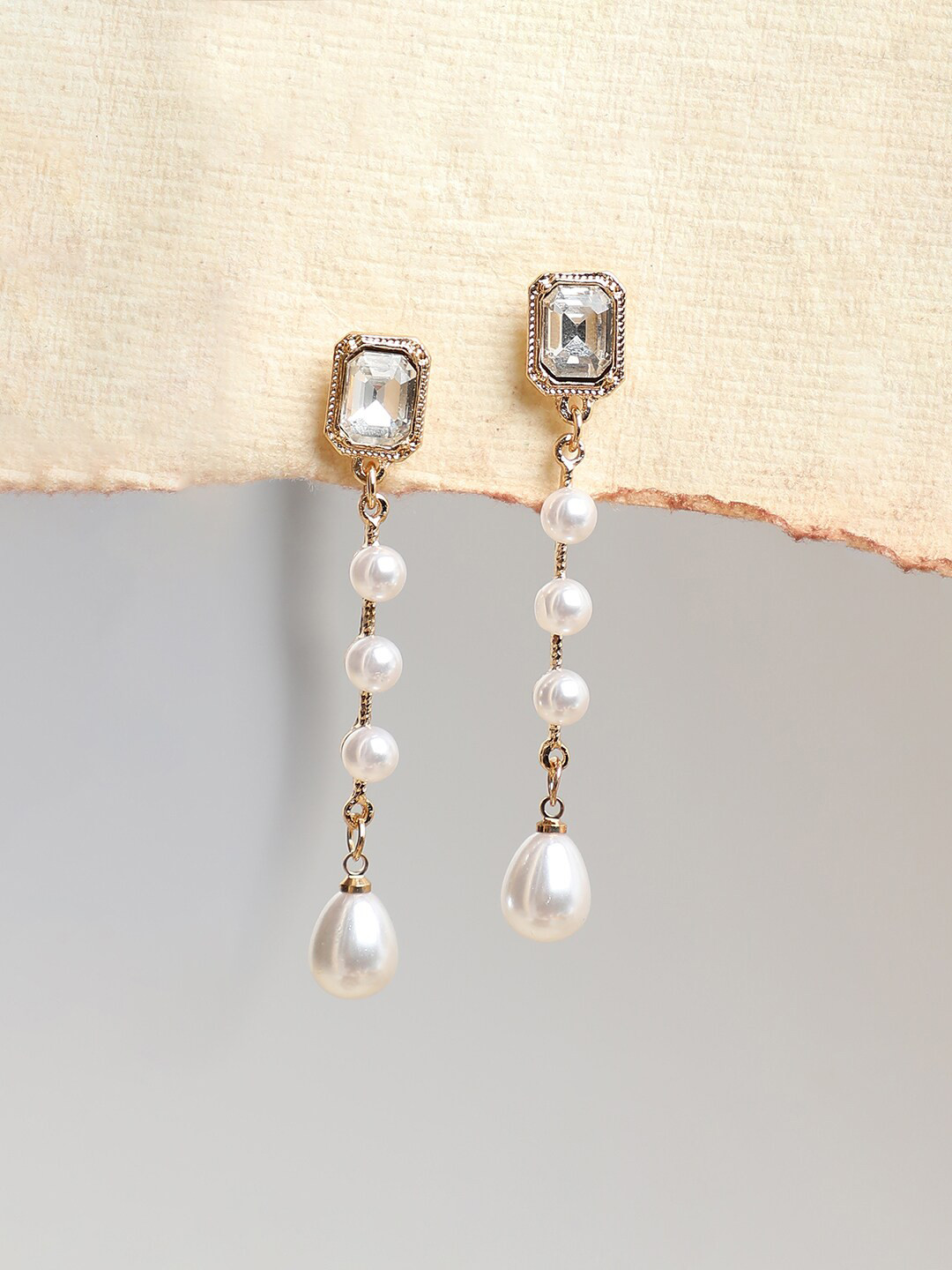 SOHI Stone Gold-Plated Stone-Studded Ear Cuff