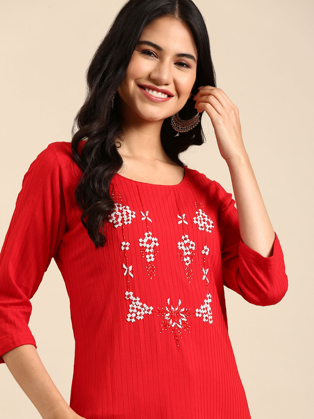 SHOWOFFFF Floral Embroidered Thread Work Kurta