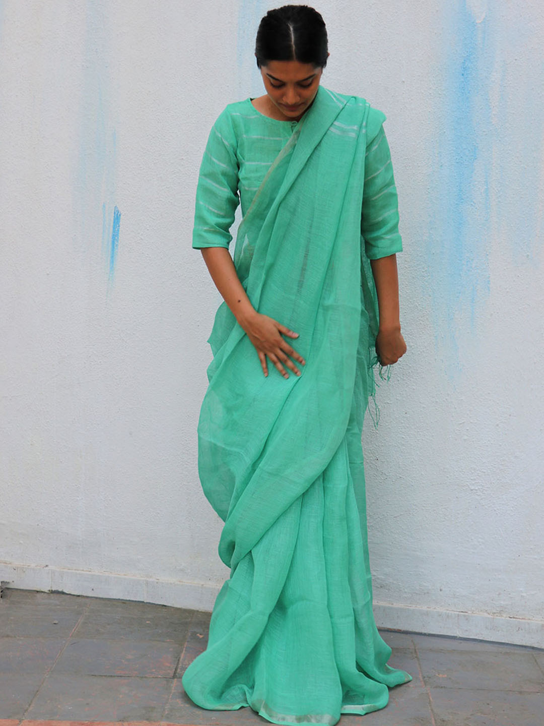 Chidiyaa Women Green Handwoven Linen Saree Blouse