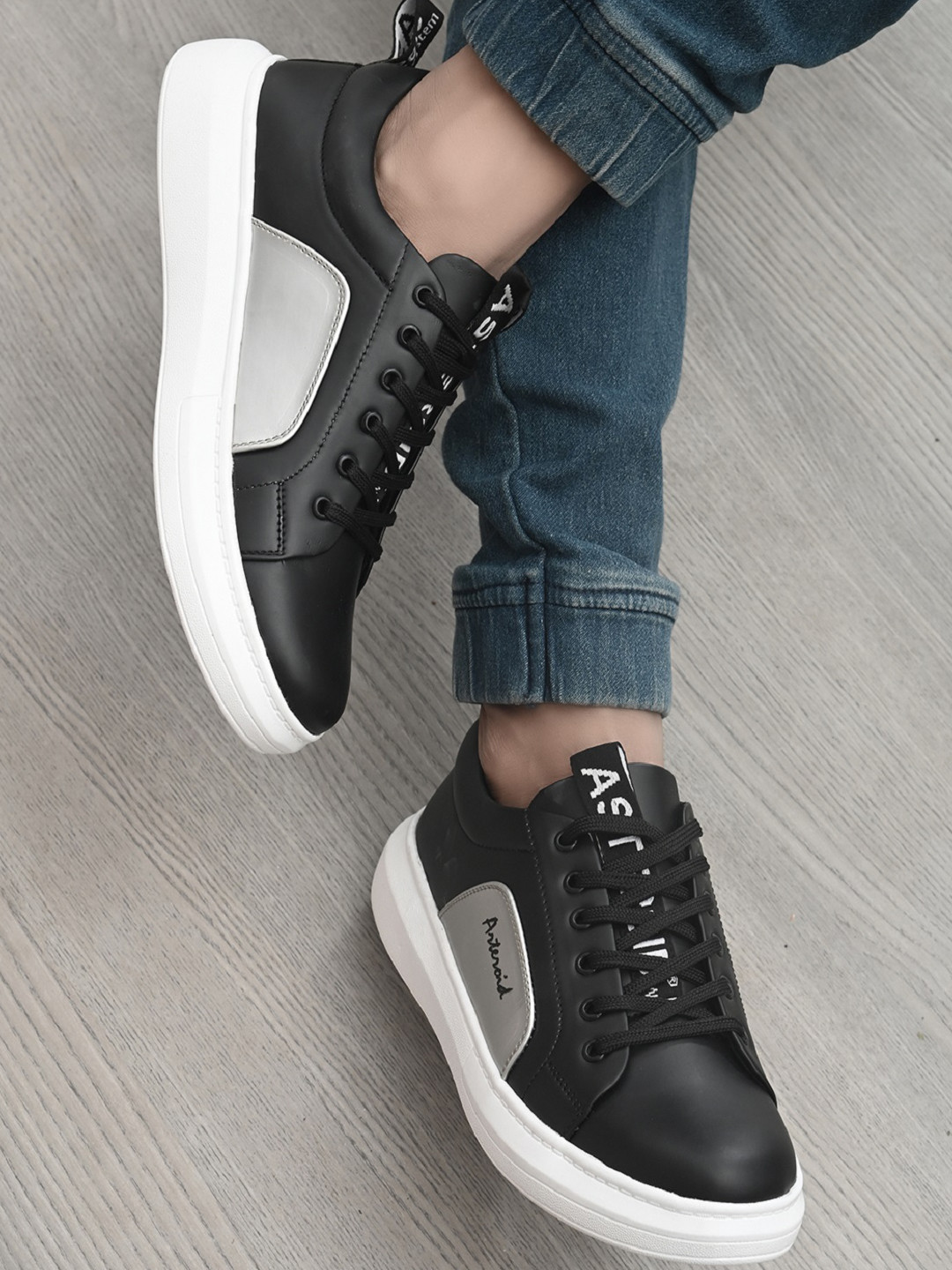 ASTEROID Men Black Colourblocked Sneakers