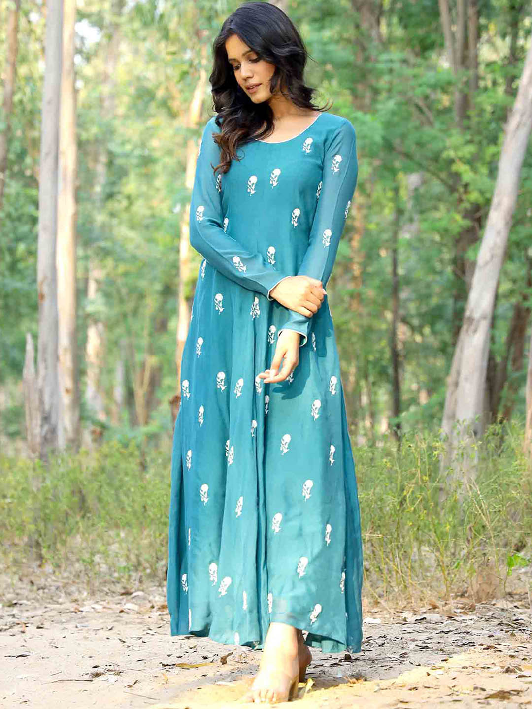 Kapraaha Scoop Neck Embroidered Cotton Kurta With Dupatta