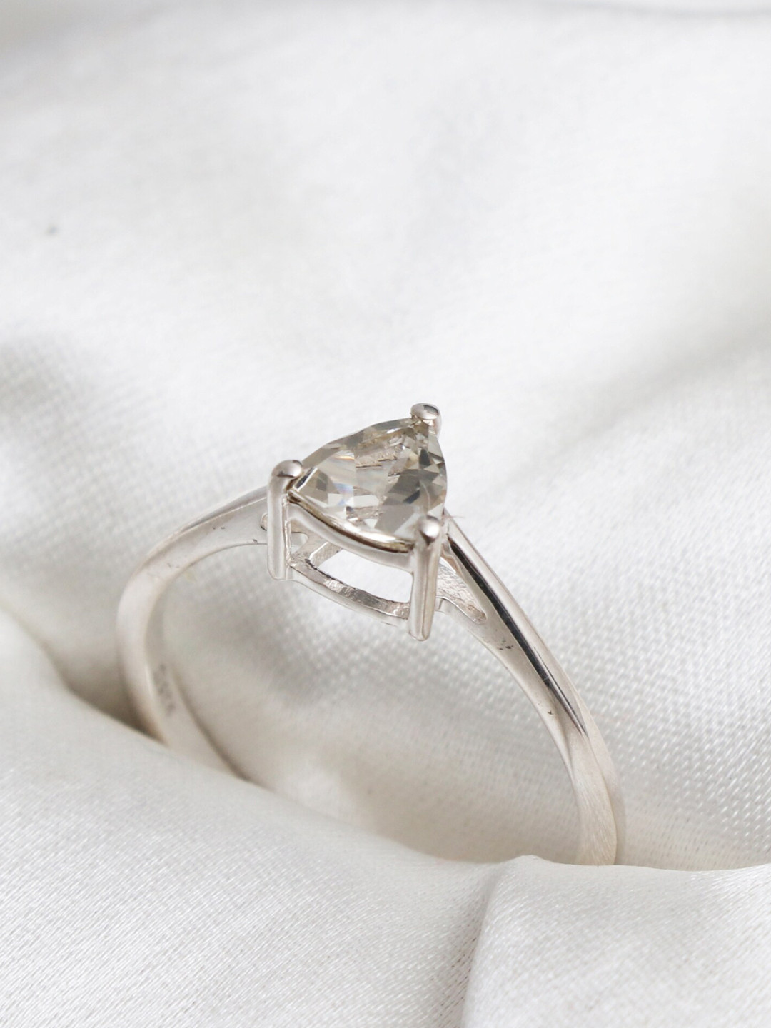 HIFLYER JEWELS Silver-Toned White Serenite-Studded Triangle Gemstone Finger Ring