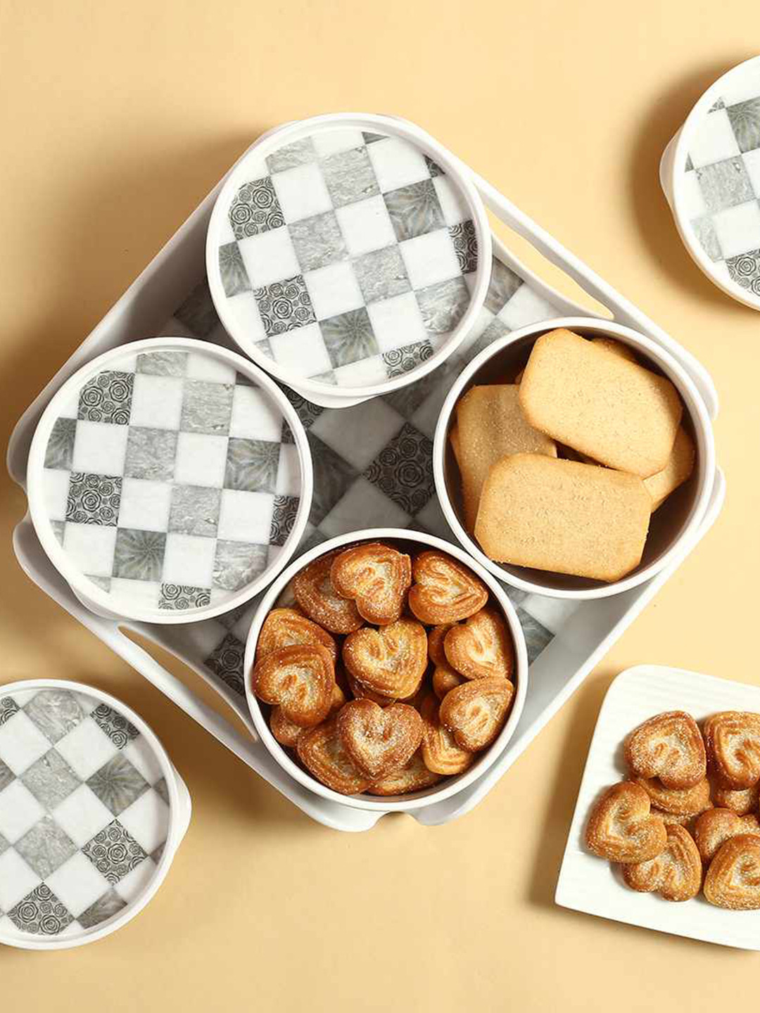 Wonderchef Venice Grey & White Set Of 4 Venice Checked Food Containers & 1 Tray