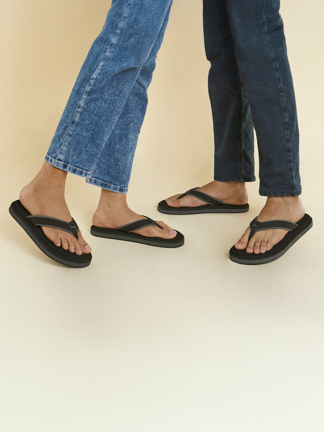 NEEMANS Unisex Black Rubber Thong Flip-Flops