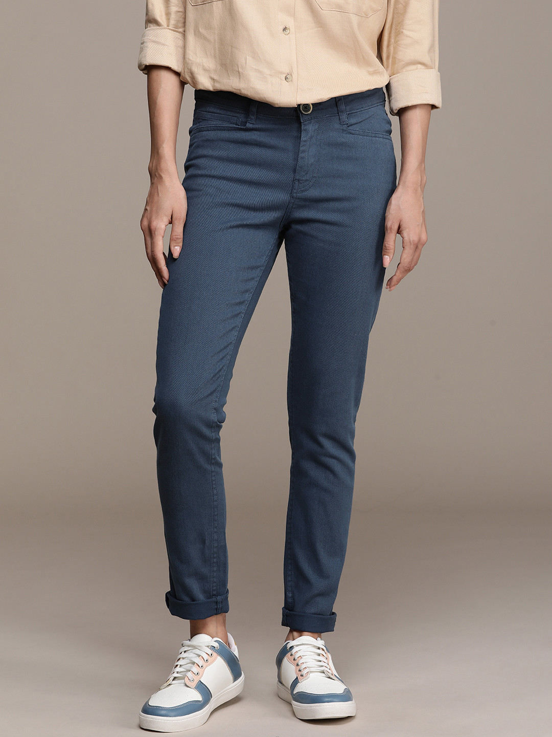 Roadster Women Classic Slim Fit Low-Rise Chinos Trousers