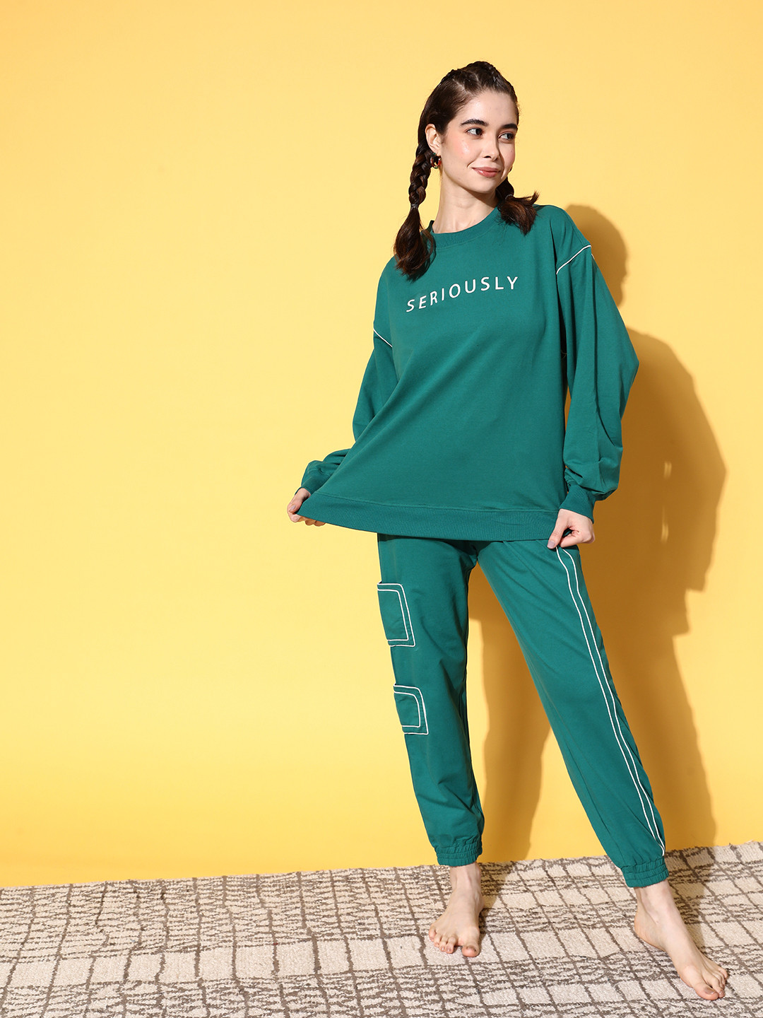 ANWAIND Women Joggers Set with Printed Detail