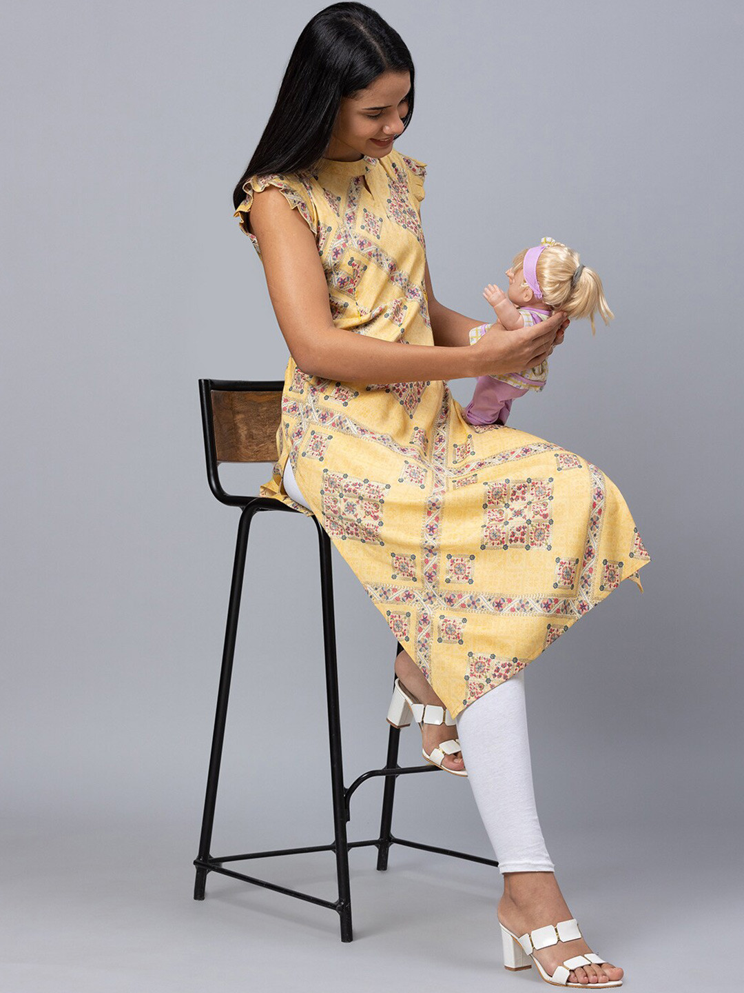 AV2 Round Neck Ethnic Motifs Printed Maternity Straight Fit Kurta