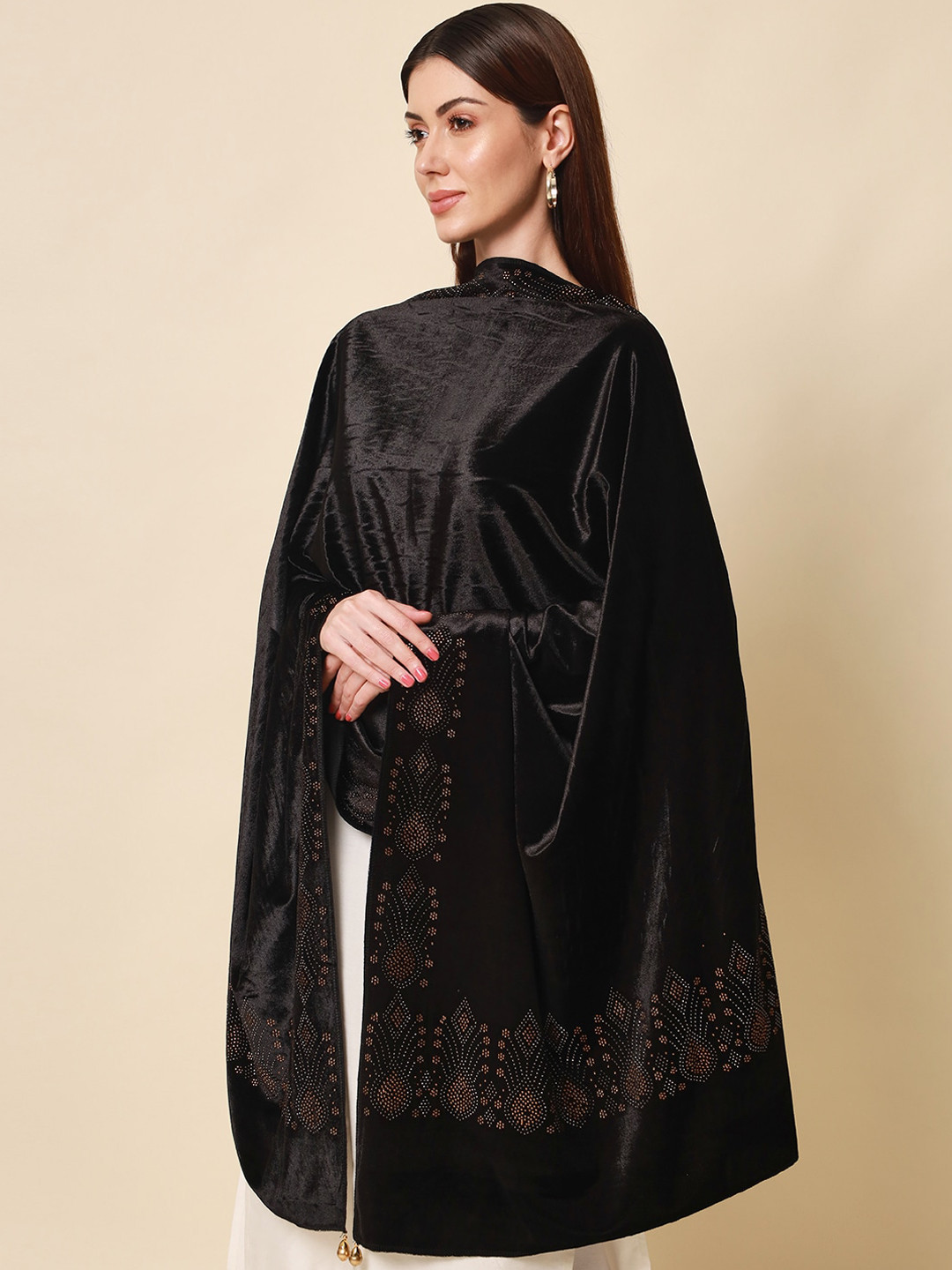 Pashmoda Women Black Solid Velvet Crystal Shawl