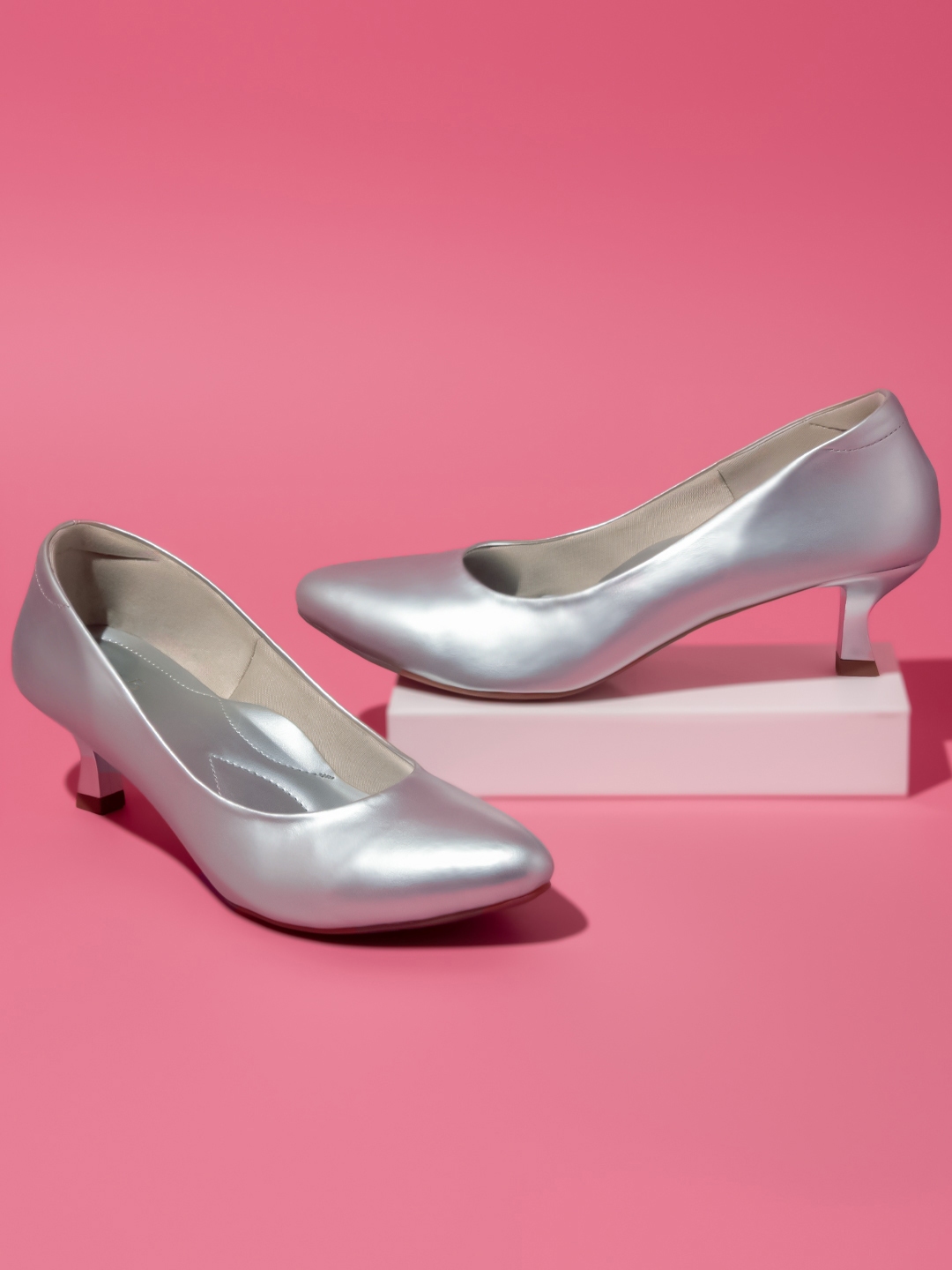 Inc 5 Silver Toned Kitten Heels Pumps