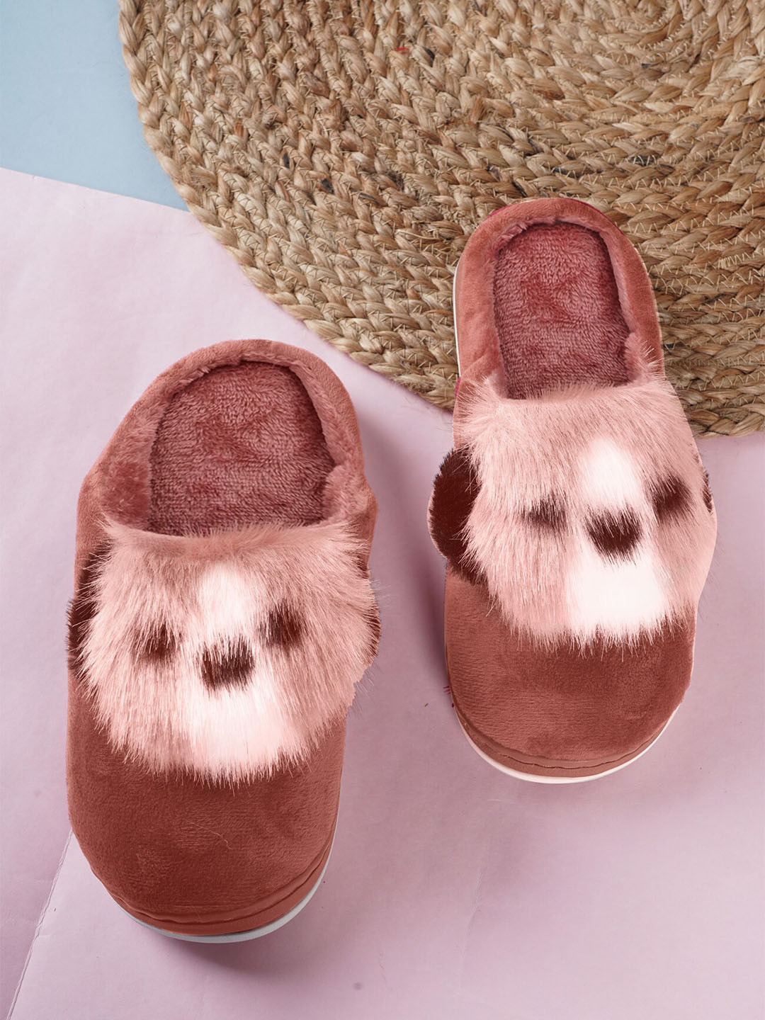 SAPATOS Women Peach-Coloured & White Bedroom Slippers