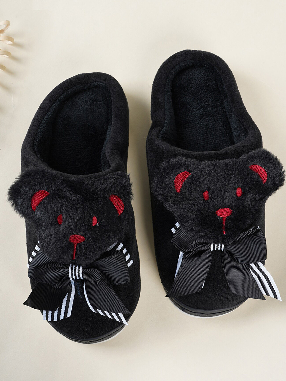 SAPATOS Women Black & White Bedroom Slippers