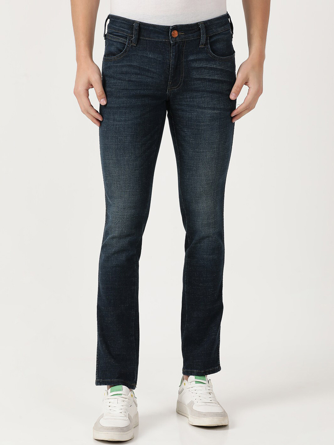 Wrangler Men Skanders Slim Fit Light Fade Stretchable Cotton Jeans